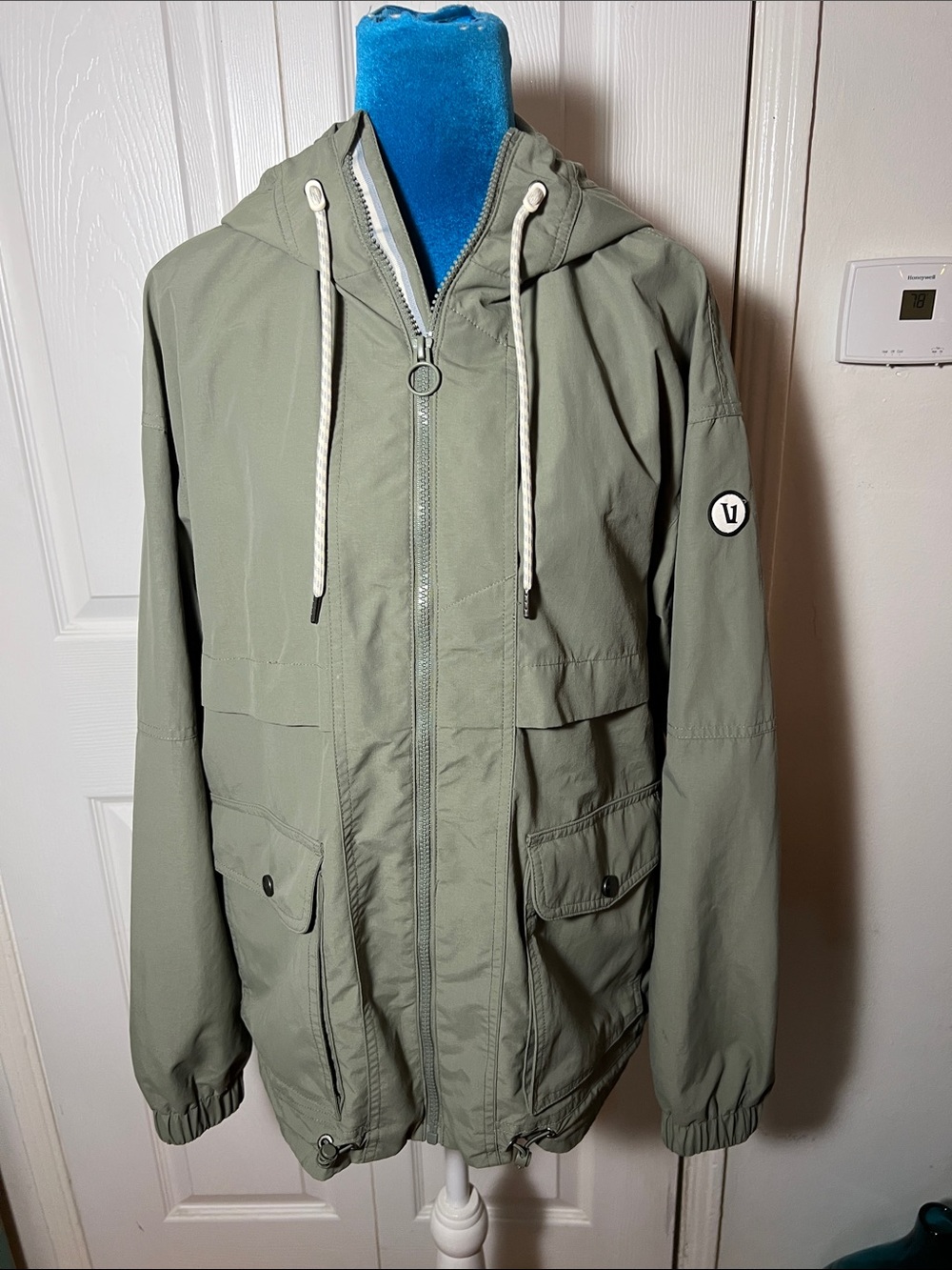 NWOT Vuori Athletic Rain Jacket Women’s Small